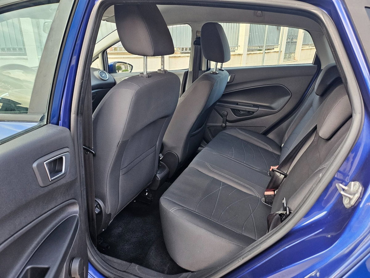 Ford Fiesta 1.5 TDCi 75CV 5 porte (12)