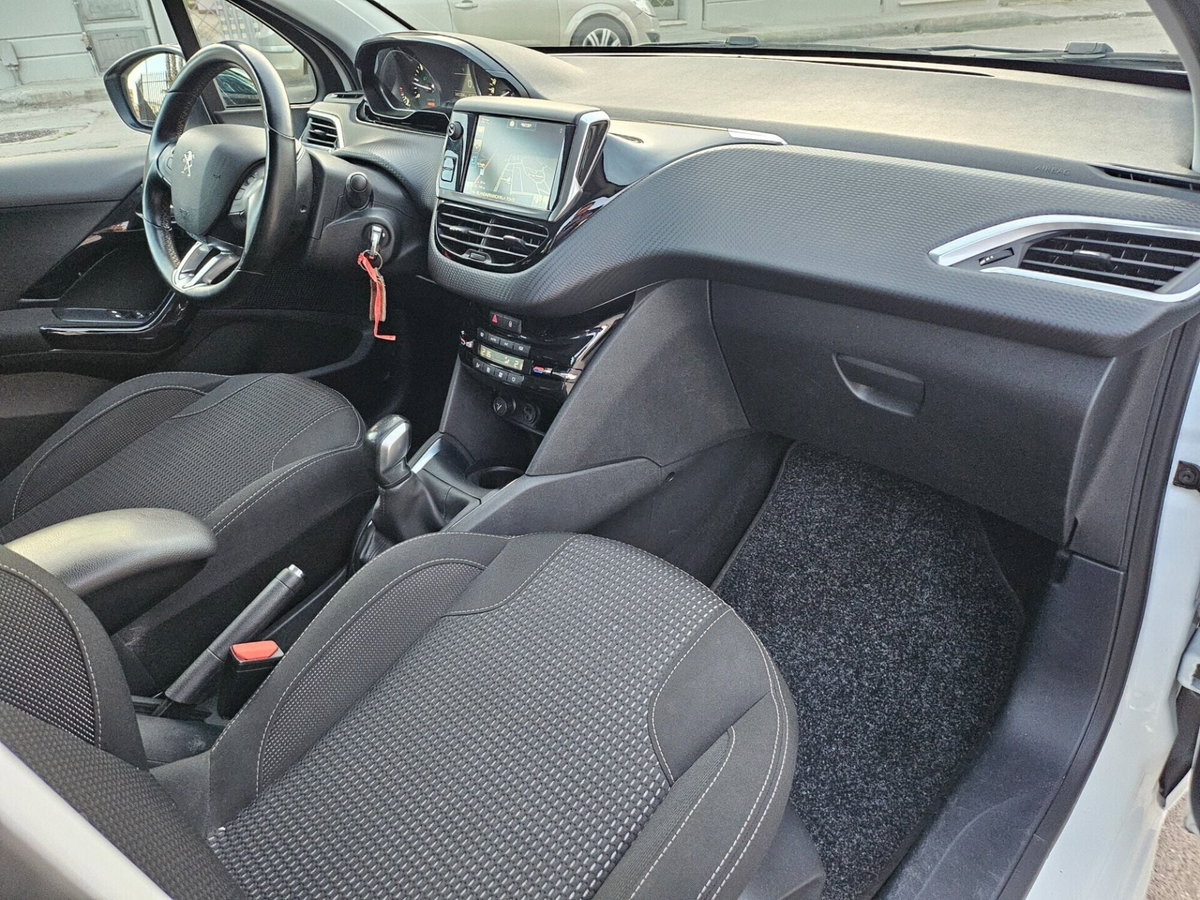 Peugeot 208 100 5 porte Allure (13)