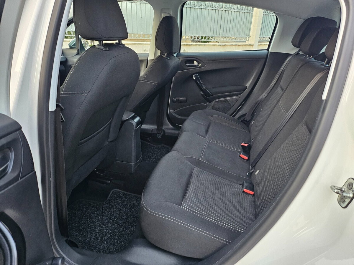 Peugeot 208 100 5 porte Allure (15)