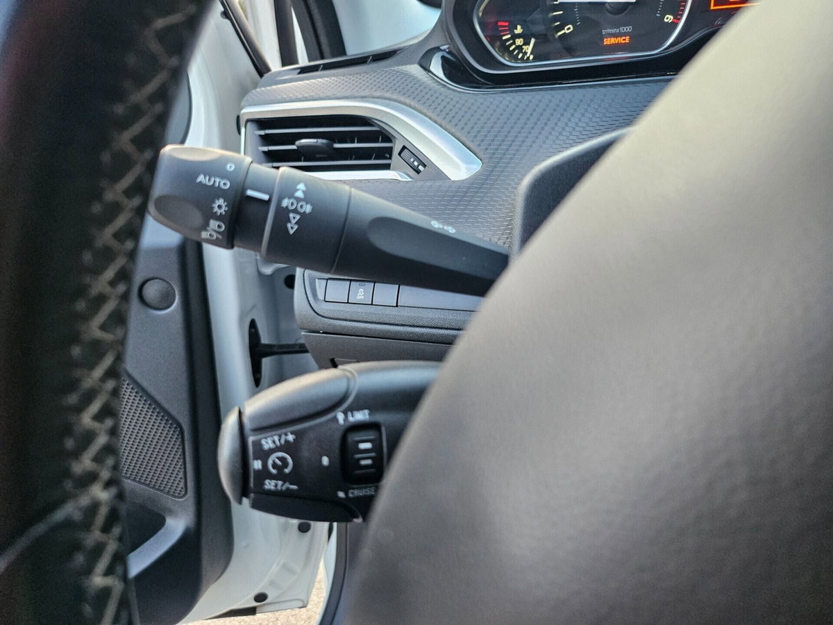 Peugeot 208 100 5 porte Allure (18)