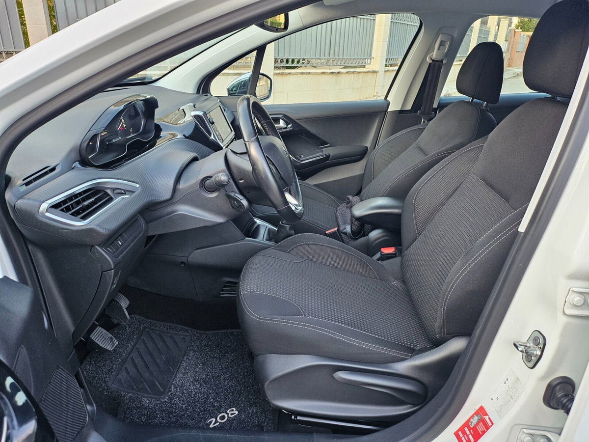Peugeot 208 100 5 porte Allure (9)