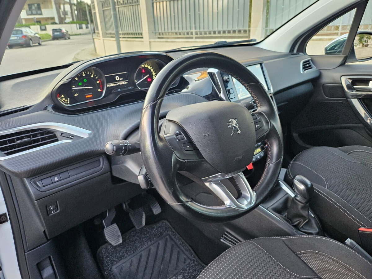 Peugeot 208 100 5 porte Allure (10)