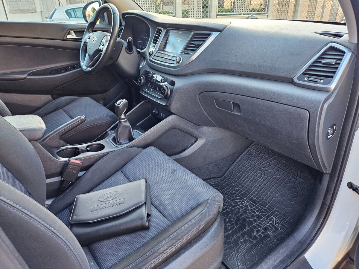 Hyundai Tucson 1.7 CRDi XPossible (11)