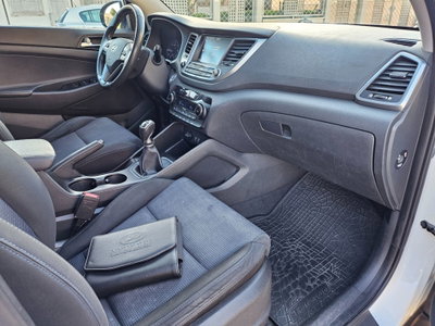 Hyundai Tucson 1.7 CRDi XPossible (11)