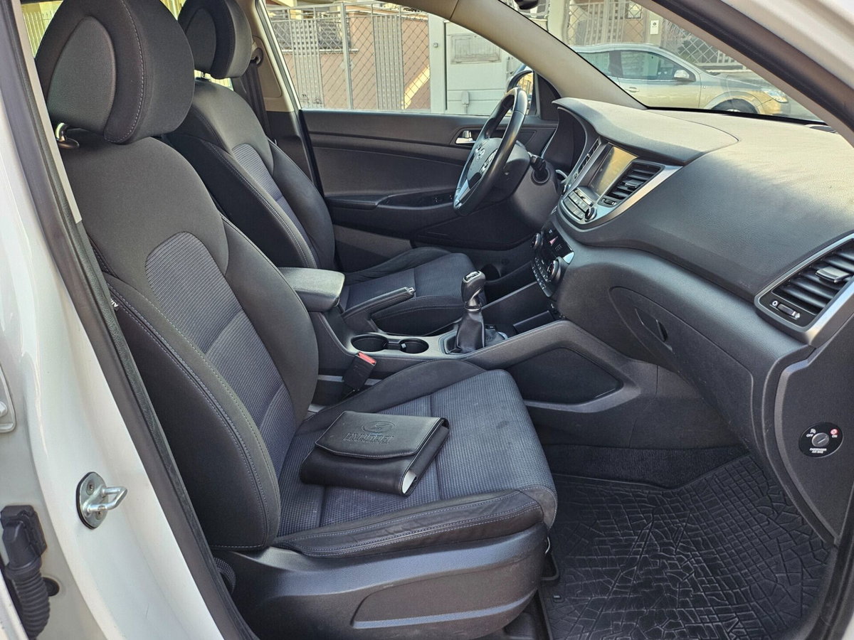 Hyundai Tucson 1.7 CRDi XPossible (12)