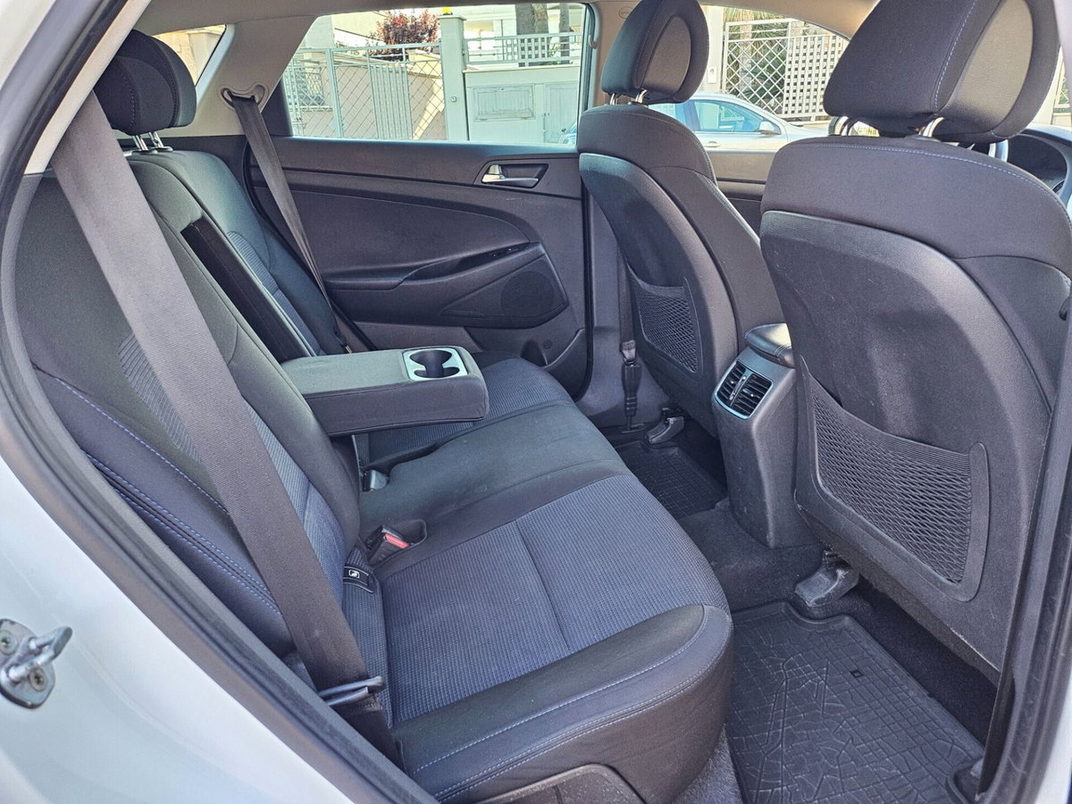 Hyundai Tucson 1.7 CRDi XPossible (14)