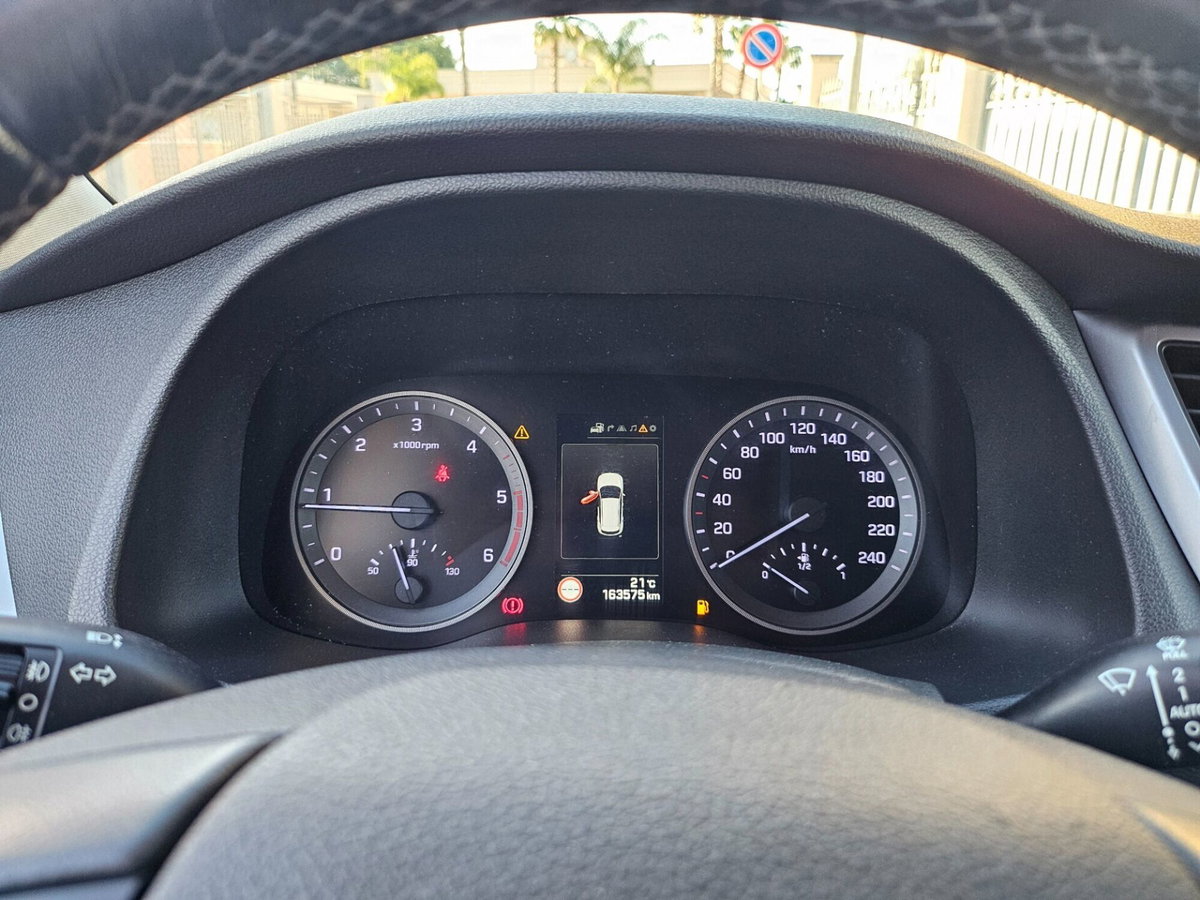 Hyundai Tucson 1.7 CRDi XPossible (16)