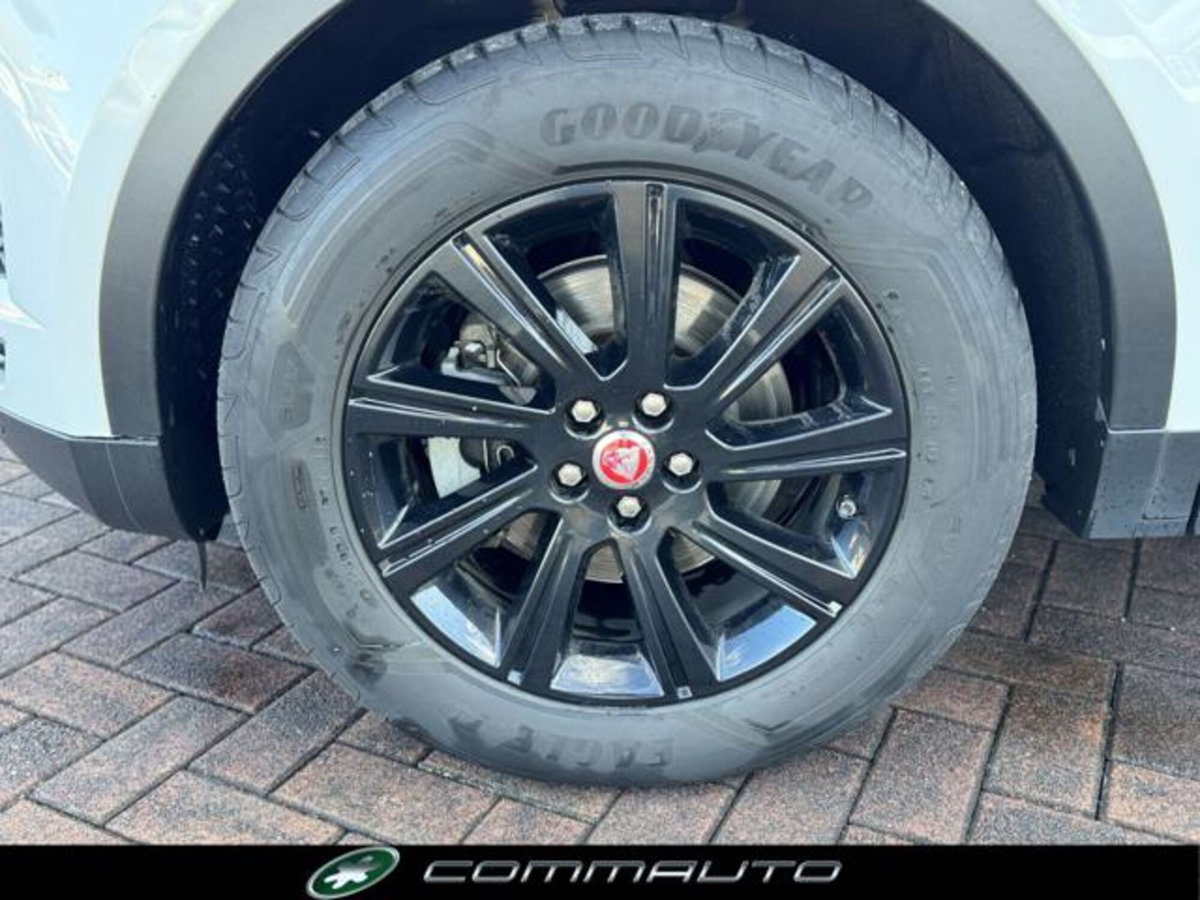 Jaguar E-Pace 2.0D 150 CV AWD aut. R-Dynamic S (10)