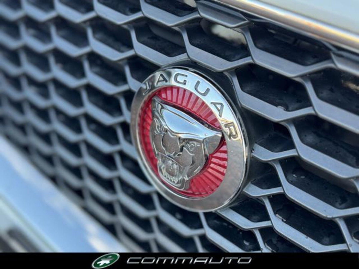 Jaguar E-Pace 2.0D 150 CV AWD aut. R-Dynamic S (8)