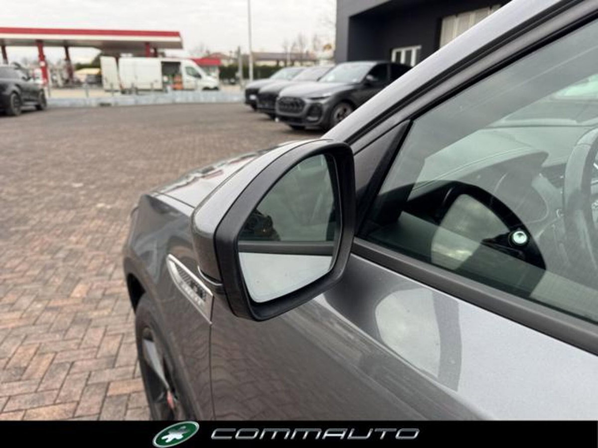 Jaguar E-Pace 2.0D 150 CV AWD aut. R-Dynamic S (11)