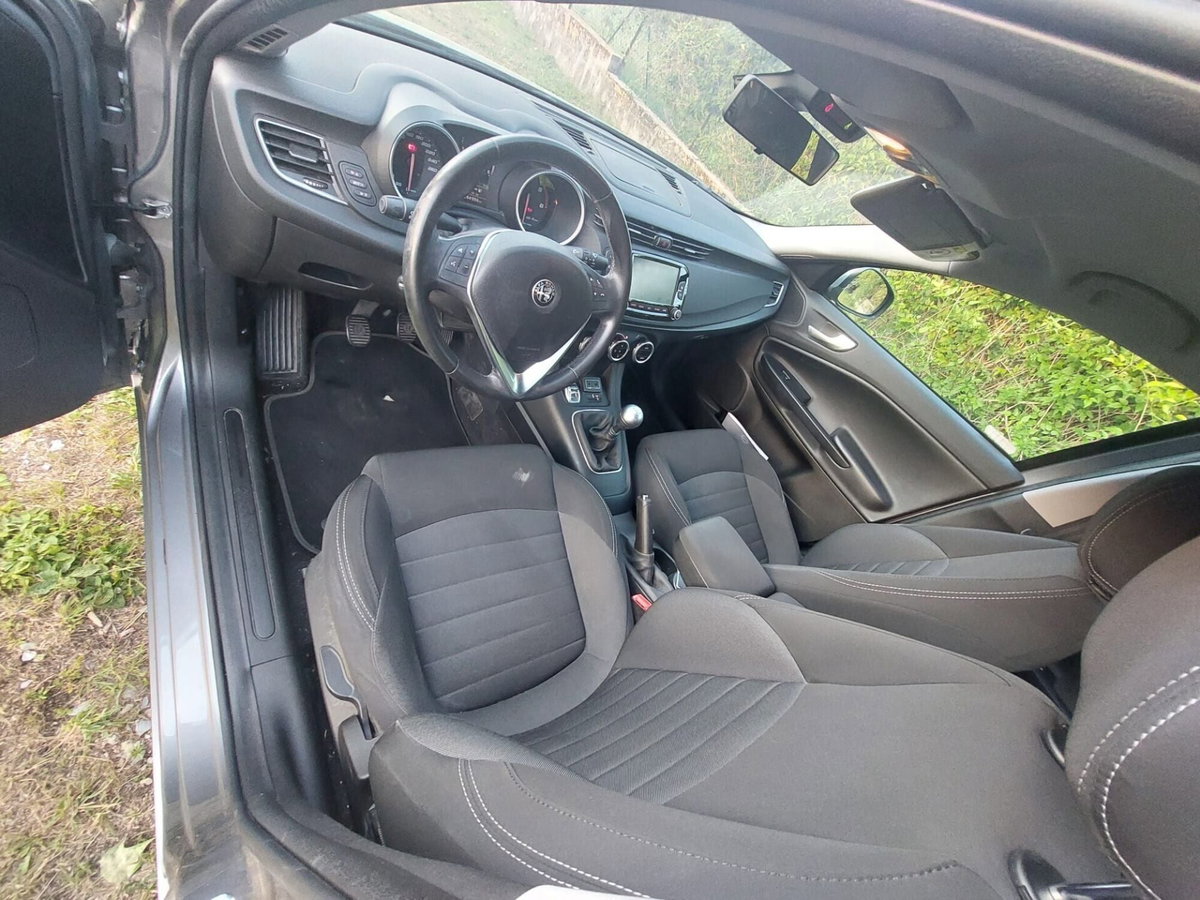 Alfa Romeo Giulietta 1.6 JTDm Super 120cv (8)