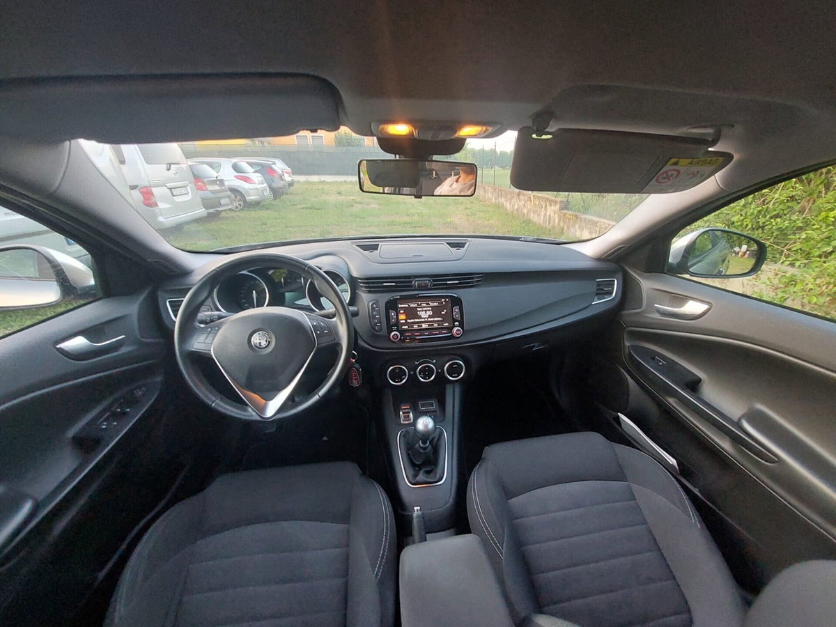 Alfa Romeo Giulietta 1.6 JTDm Super 120cv (9)