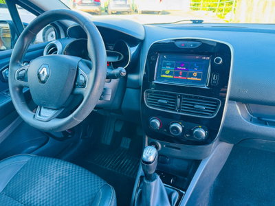Renault Clio Sporter dCi 8V 75 CV Moschino Intens (11)