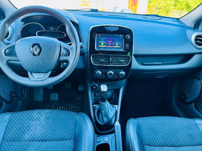 Renault Clio Sporter dCi 8V 75 CV Moschino Intens (14)
