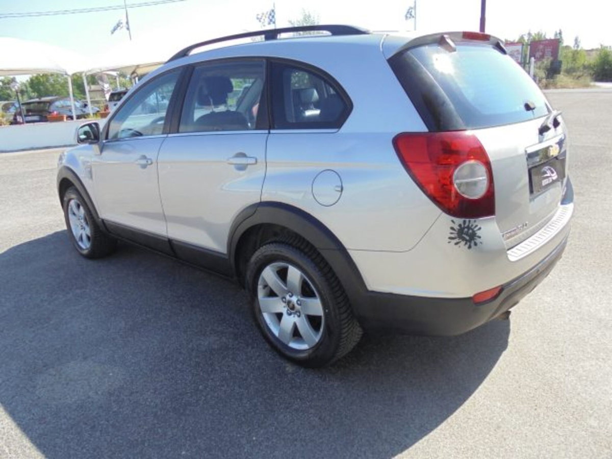 Chevrolet Captiva 2.0 VCDi LTX (12)