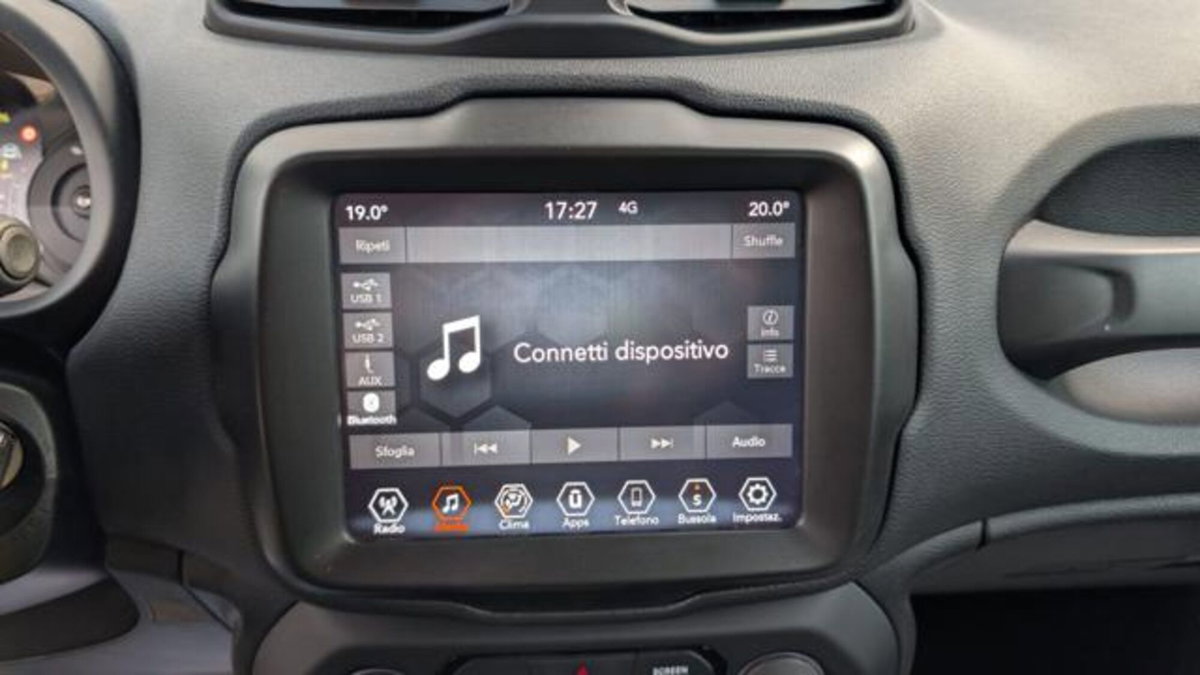 Jeep Renegade 1.3 T4 190CV PHEV 4xe AT6 Limited (14)