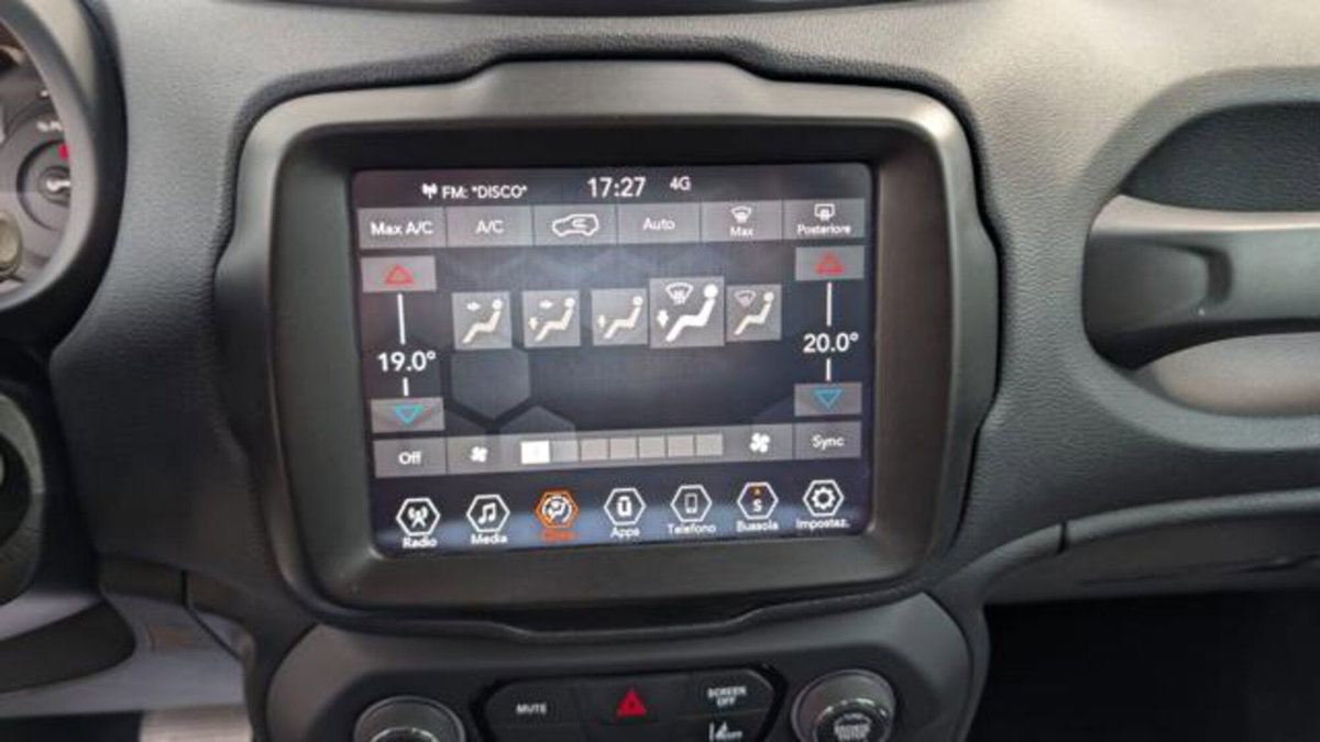 Jeep Renegade 1.3 T4 190CV PHEV 4xe AT6 Limited (15)