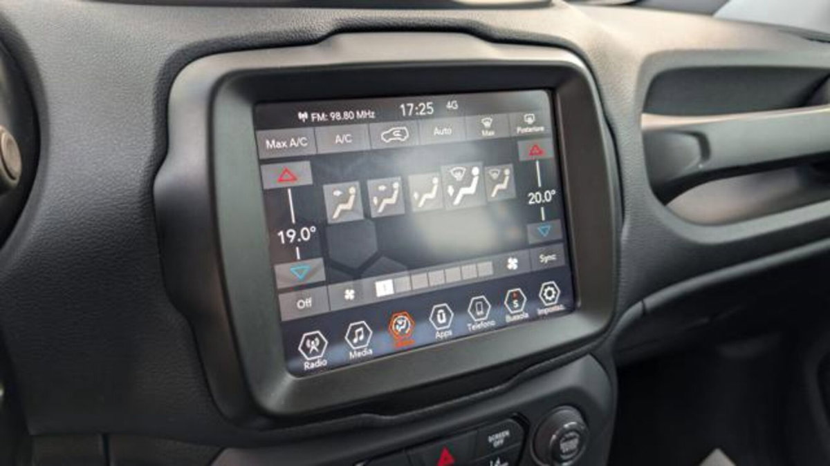 Jeep Renegade 1.3 T4 190CV PHEV 4xe AT6 Limited (18)