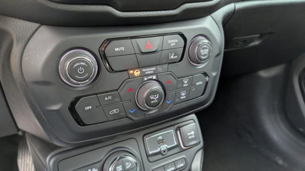Jeep Renegade 1.3 T4 190CV PHEV 4xe AT6 Limited (19)