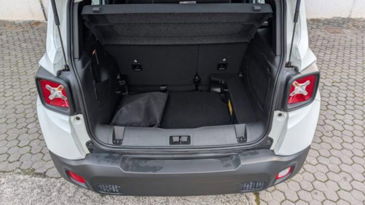 Jeep Renegade 1.3 T4 190CV PHEV 4xe AT6 Limited (8)