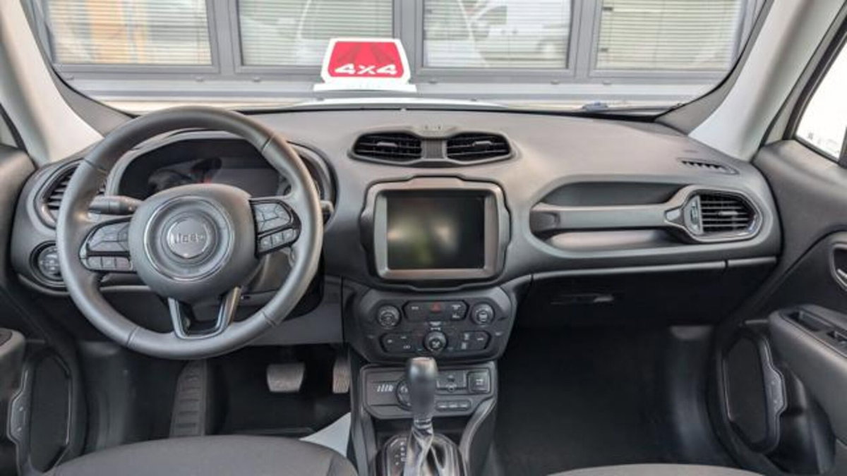 Jeep Renegade 1.3 T4 190CV PHEV 4xe AT6 Limited (9)