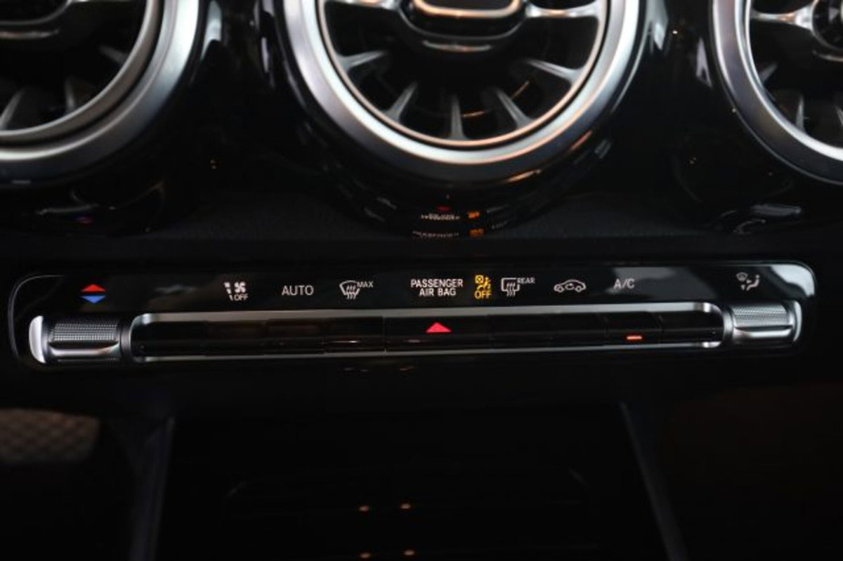 Mercedes-Benz GLB 200 d Progressive Advanced Plus auto (13)