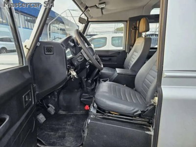 Land Rover Defender 90 2.4 TD4 Station Wagon S (10)
