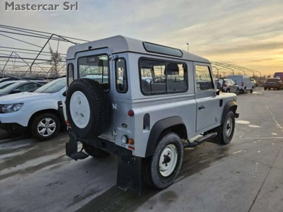 Land Rover Defender 90 2.4 TD4 Station Wagon S (7)