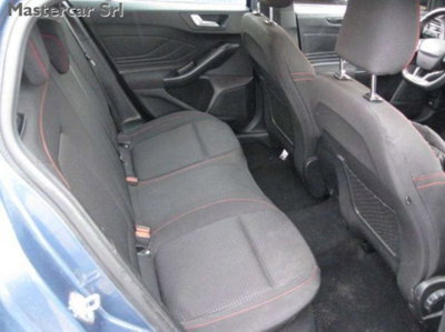 Ford Focus Station Wagon 1.0 EcoBoost Hybrid 125 CV SW ST-Line Design (9)