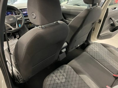 Volkswagen Taigo 1.0 TSI 110 CV DSG R-Line (12)