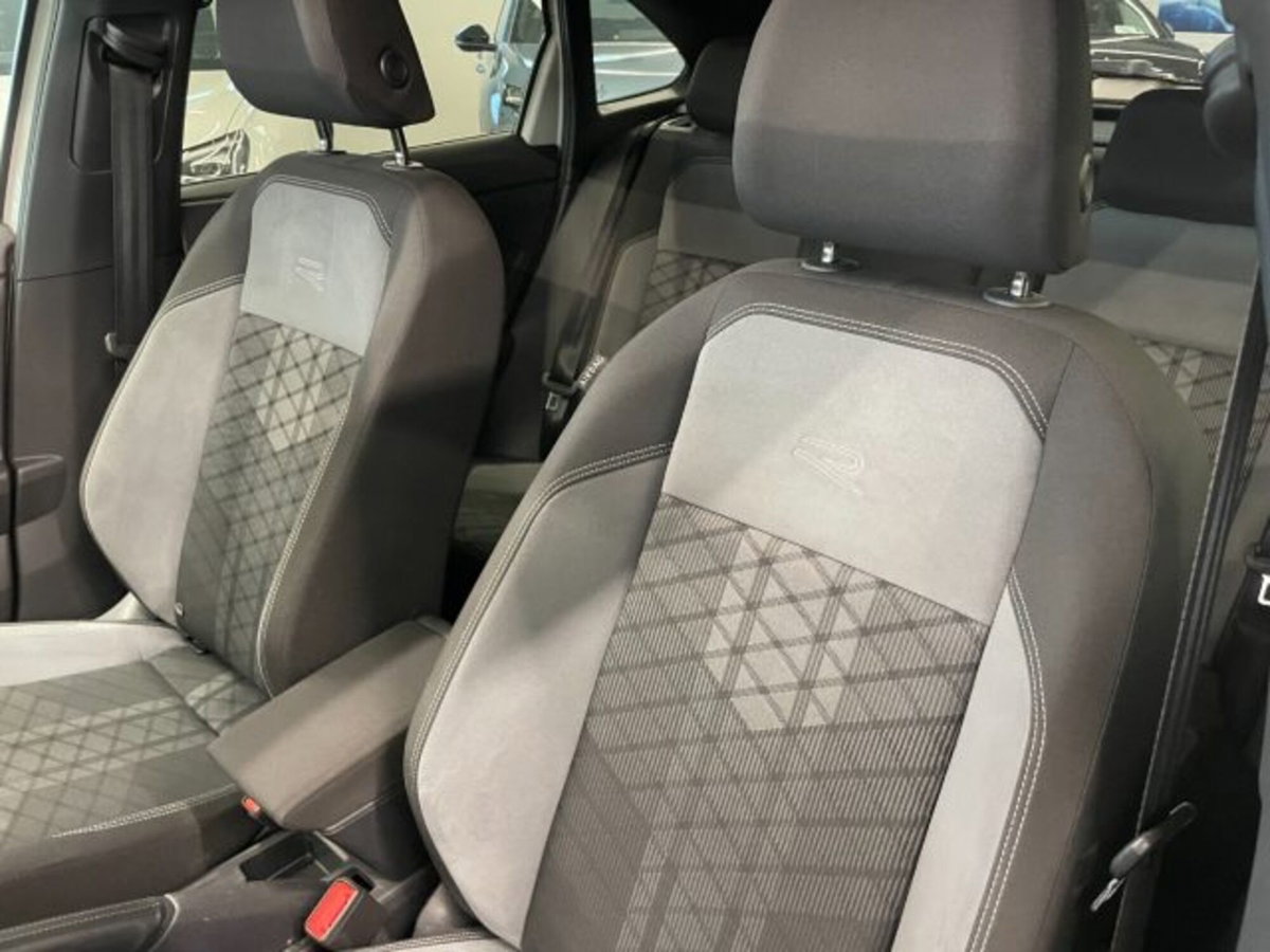 Volkswagen Taigo 1.0 TSI 110 CV DSG R-Line (15)