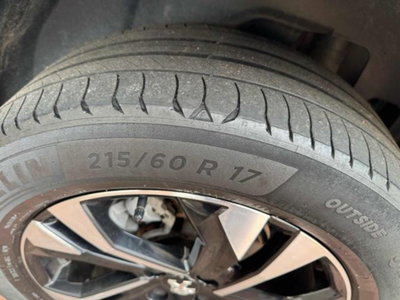 Peugeot 2008 PureTech 130 S&S Allure Pack (12)