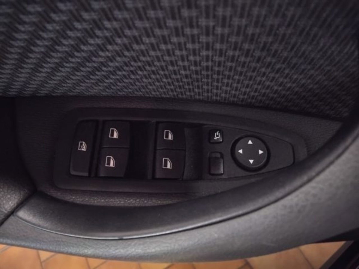 BMW X1 xDrive20d Advantage (17)