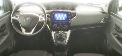 Lancia Ypsilon 1.0 FireFly 5 porte S&S Hybrid Ecochic Gold (9)