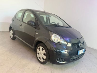 Toyota Aygo 1.0 12V VVT-i 5 porte (2)