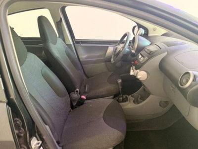 Toyota Aygo 1.0 12V VVT-i 5 porte (8)