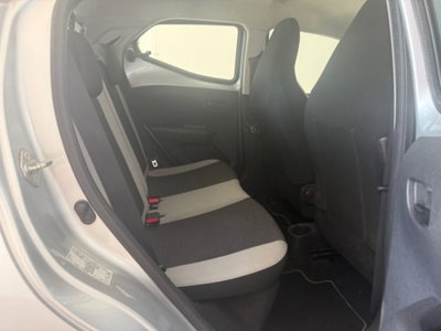 Toyota Aygo 1.0 VVT-i 69 CV 5 porte x-wave (14)