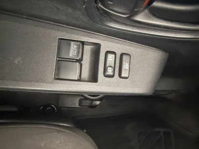Toyota Yaris 1.0 5 porte Lounge (11)
