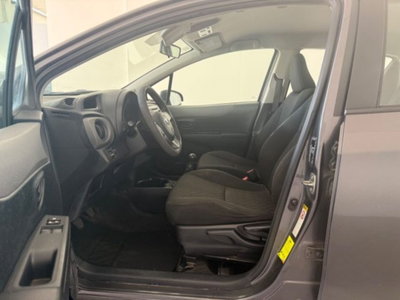 Toyota Yaris 1.0 5 porte Lounge (8)
