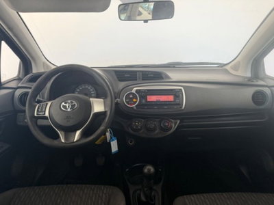 Toyota Yaris 1.0 5 porte Lounge (9)