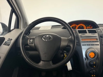 Toyota Yaris 1.0 5 porte (5)