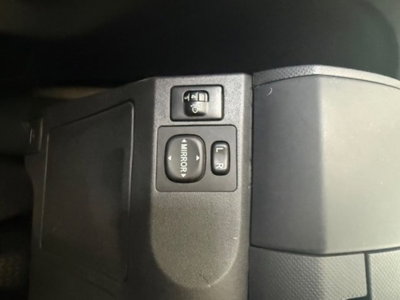 Toyota Yaris 1.0 5 porte (7)