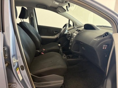 Toyota Yaris 1.0 5 porte (8)