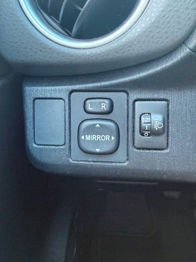 Toyota Yaris 1.3 5 porte Active (13)