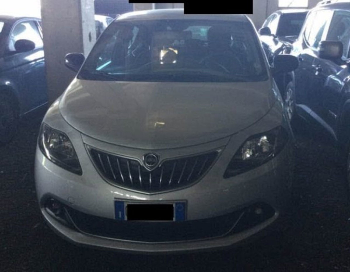 Lancia Ypsilon 1.0 FireFly 5 porte S&S Hybrid Ecochic Gold (2)