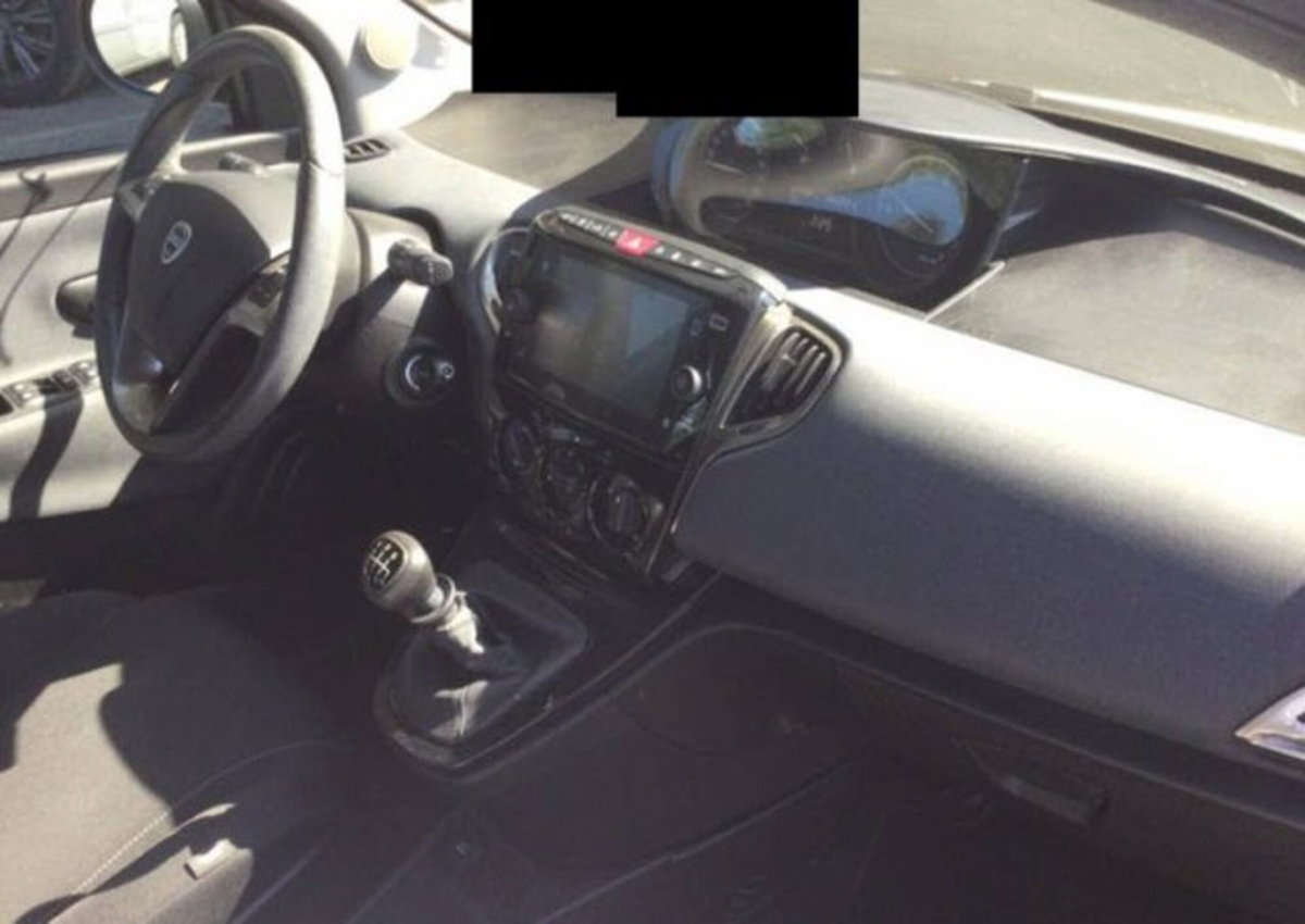 Lancia Ypsilon 1.0 FireFly 5 porte S&S Hybrid Ecochic Gold (5)
