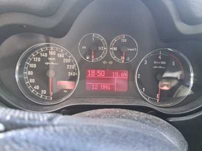 Alfa Romeo 147 1.9 JTD (120) 5 porte Distinctive (3)