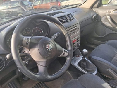 Alfa Romeo 147 1.9 JTD (120) 5 porte Distinctive (4)