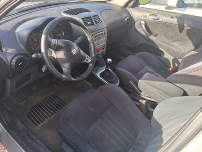 Alfa Romeo 147 1.9 JTD (120) 5 porte Distinctive (5)