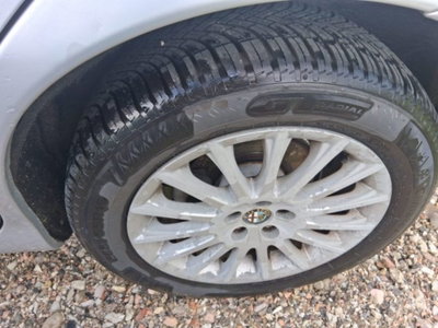 Alfa Romeo 147 1.9 JTD (120) 5 porte Distinctive (7)